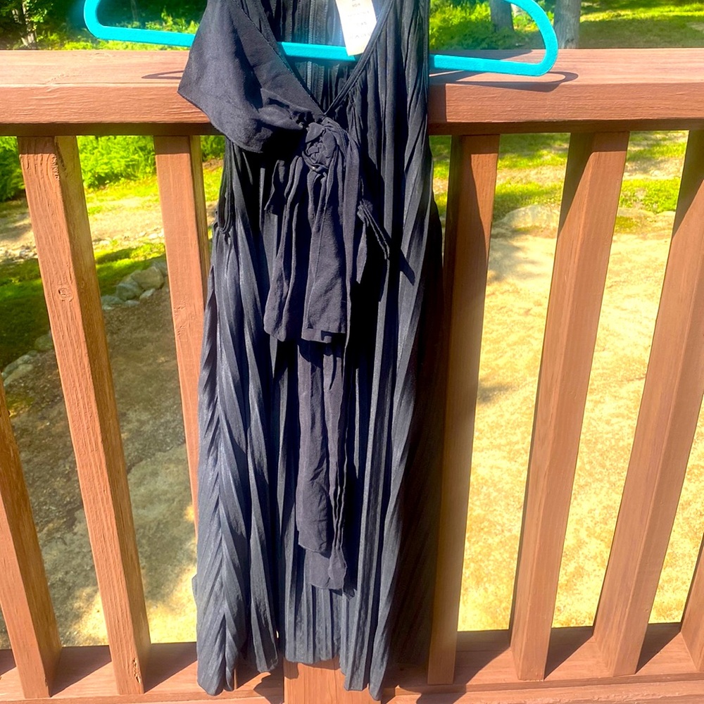 Chloe black, pleated dress🌺